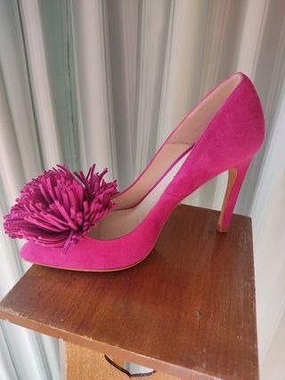 Zapatos de tacón fucsia de segunda mano en Madrid en WALLAPOP