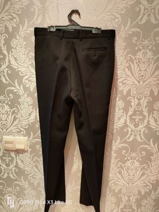Pantalón hombre color negro, talla 42 de segunda mano por 3 EUR en Manresa  en WALLAPOP