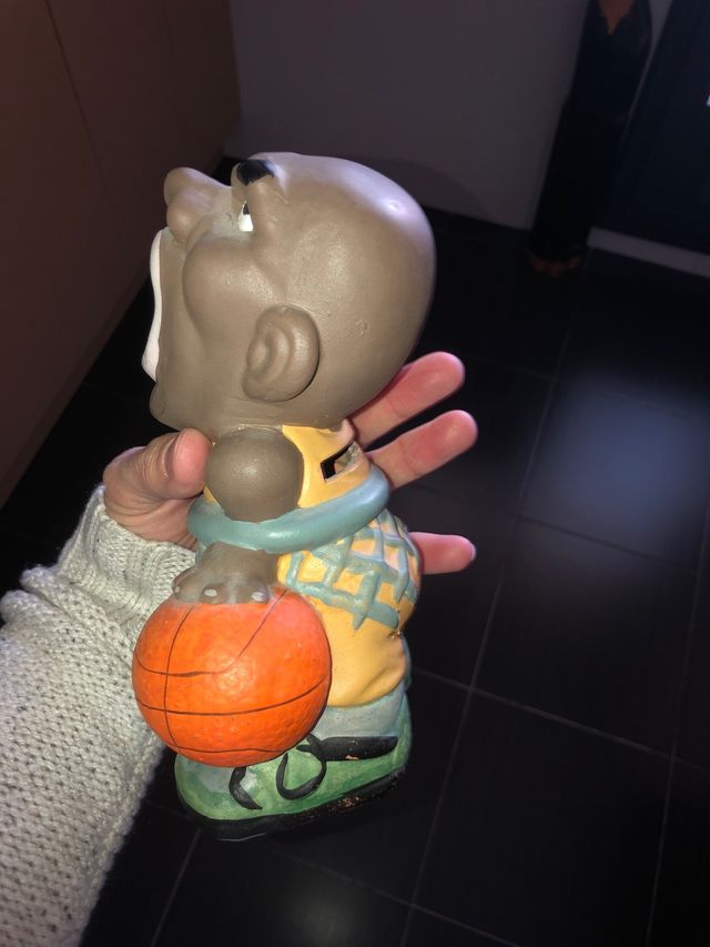 VENDO HUCHA JUGADOR BALONCESTO