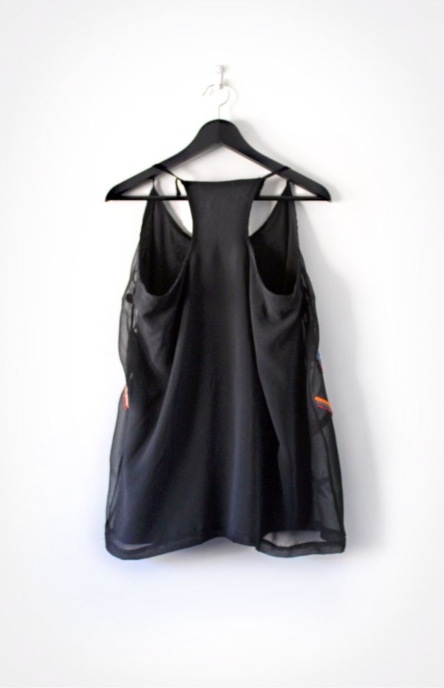 T-shirt de chiffon com contas e strass