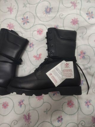 Botas militares negras iturri de segunda mano por 35 EUR en Vilagarcía de  Arousa en WALLAPOP