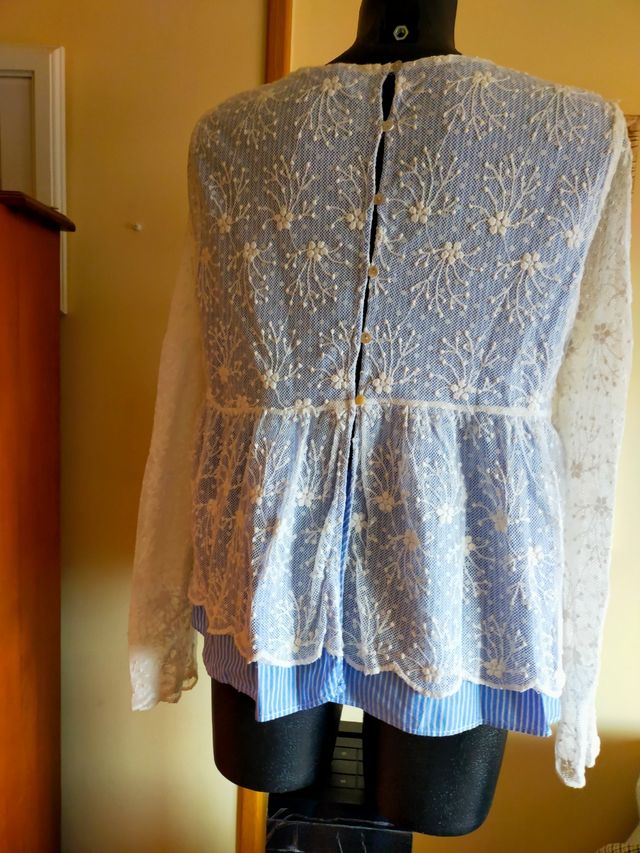 Blusa encaje  baby doll  Zara