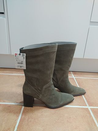 Botín serraje ZARA n°41 NUEVO de segunda mano por 30 EUR en Illescas en  WALLAPOP