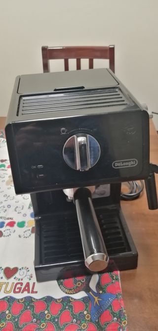 Cafetera Express Delonghi ECP 31.21 de segunda mano por 50 EUR en Barcelona  en WALLAPOP