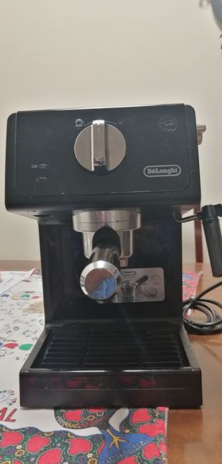 Cafetera Express Delonghi ECP 31.21 de segunda mano por 50 EUR en Barcelona  en WALLAPOP