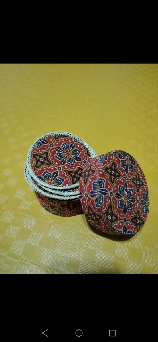 12 sottobicchieri in tessuto Batik e vimini