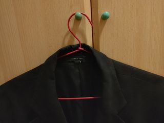Americana negra hombre Zara Man talla 50 de segunda mano por 10 EUR en  Barcelona en WALLAPOP