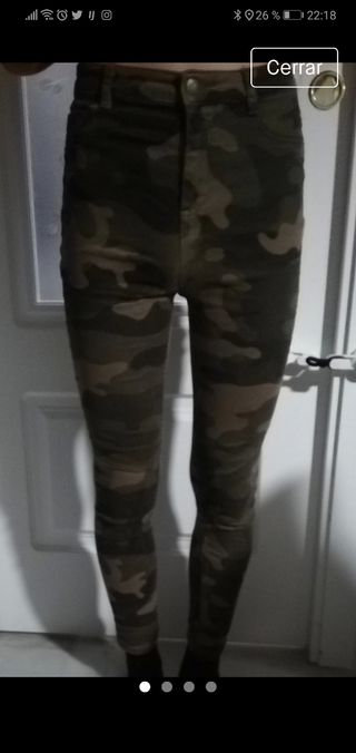Talla 36 pantalón camuflaje Pull and Bear de segunda mano por 5,99 EUR en  Sevilla en WALLAPOP