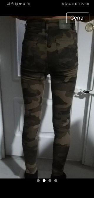 Talla 36 pantalón camuflaje Pull and Bear de segunda mano por 5,99 EUR en  Sevilla en WALLAPOP