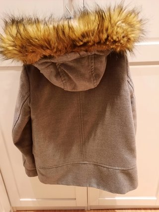 Abrigo de segunda mano por 5 EUR en Málaga en WALLAPOP