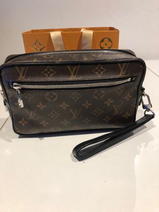 Neceser Louis Vuitton de segunda mano por 700 EUR en Barcelona en WALLAPOP