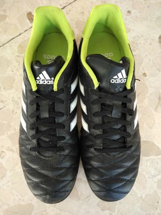 Botas futbol base, Adidas talla 39.5 de segunda mano por 25 EUR en Sagunto  en WALLAPOP