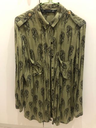 Camisa verde tigres Zara de segunda mano por 8 EUR en San Lorenzo de El  Escorial en WALLAPOP