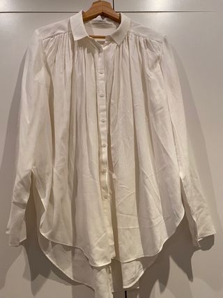 Camisa mujer Uterqüe de segunda mano por 18 EUR en Barcelona en WALLAPOP