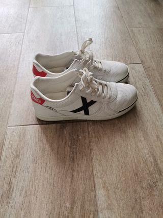 ZAPATILLAS MÚNICH TALLA 40 de segunda mano por 20 EUR en Valencia en  WALLAPOP