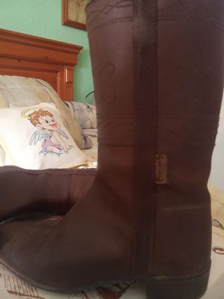 Botas camperas niño de segunda mano por 30 EUR en Atarfe en WALLAPOP