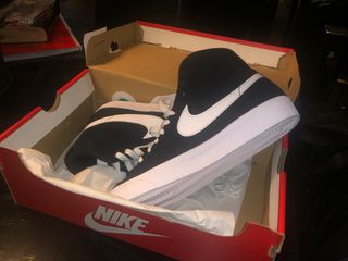 Zapatillas Nike negras de segunda mano por 79,99 EUR en Móstoles en WALLAPOP