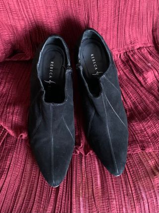 Botines de piel de ante Rebeca Sanver de segunda mano por 10 EUR en  Cabanillas del Campo en WALLAPOP