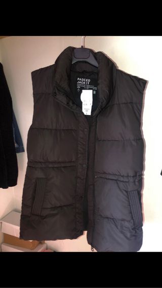 Chaleco acolchado Stradivarius de segunda mano por 19 EUR en Yuncos en  WALLAPOP
