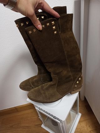 Botas camperas Stradivarius de segunda mano por 10 EUR en Oviedo en WALLAPOP