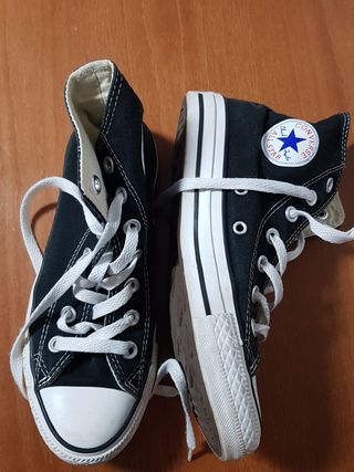 Tenis converse Chuck taylor negros de segunda mano por 30 EUR en Ponteareas  en WALLAPOP