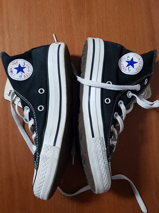 Tenis converse Chuck taylor negros de segunda mano por 30 EUR en Ponteareas  en WALLAPOP