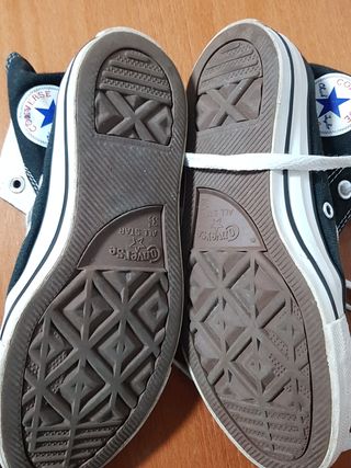 Tenis converse Chuck taylor negros de segunda mano por 30 EUR en Ponteareas  en WALLAPOP