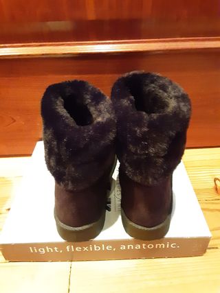 Botines negros esquimal (39) Primark de segunda mano por 4 EUR en  Vitoria-Gasteiz en WALLAPOP