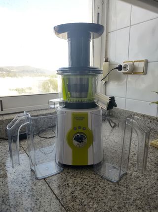 Licuadora COLD PRESS de segunda mano por 60 EUR en Can Cabrit en WALLAPOP