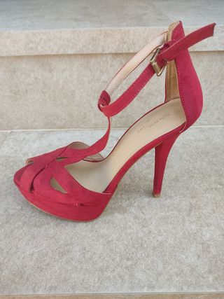 Sandalias tacón Zara de segunda mano por 14 EUR en Águilas en WALLAPOP