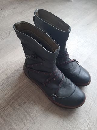 Botas Camper Goretex de segunda mano por 35 EUR en Alicante en WALLAPOP