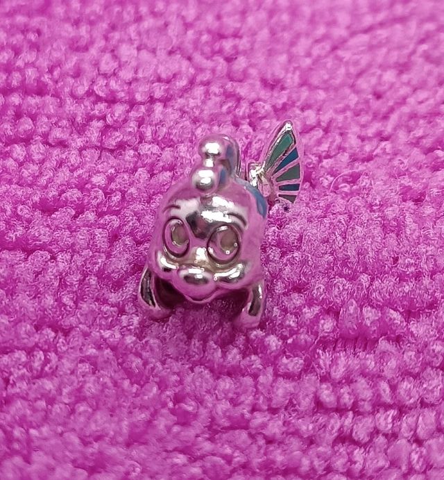 Charm Original Pez Flounder de Disney Plata