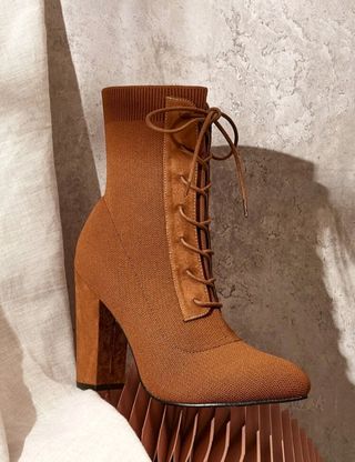 Botines tacón Shein de segunda mano por 20 EUR en Alcalá de Henares en  WALLAPOP