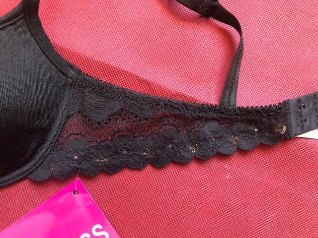 Sujetador marca Little Kiss color negro