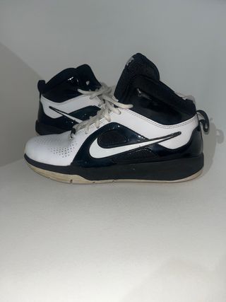 Deportivos zapatillas Nike deportivas unisex de segunda mano por 23 EUR en  Fuente Alamo en WALLAPOP