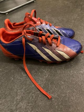 Botas de fútbol Messi de segunda mano en Barcelona en WALLAPOP