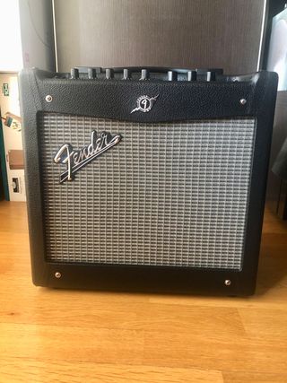 Amplificador Fender Mustang 1 V2 (con foot switch) de segunda mano por 55  EUR en Arroyo de la Encomienda en WALLAPOP