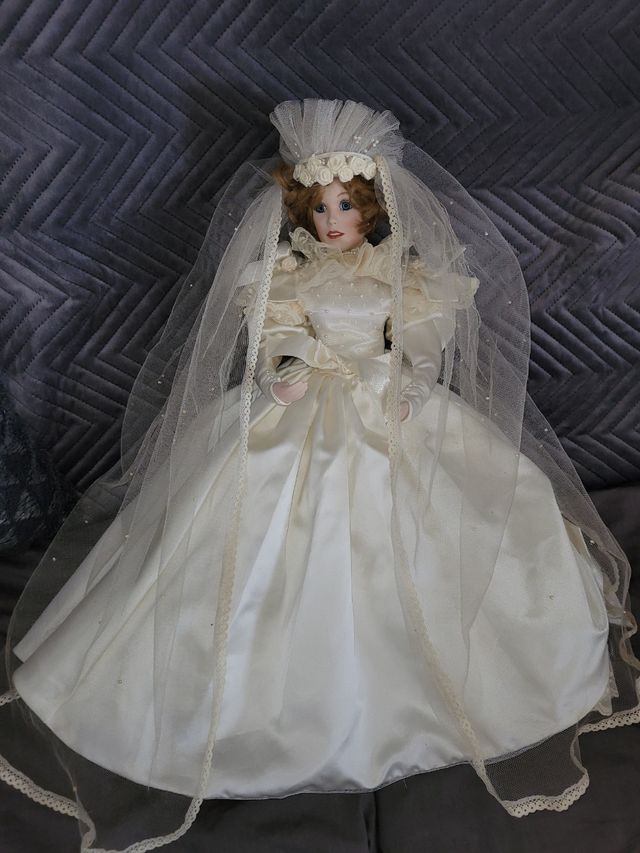 Muñeca Antigua,de porcelana vestida de Novia💖