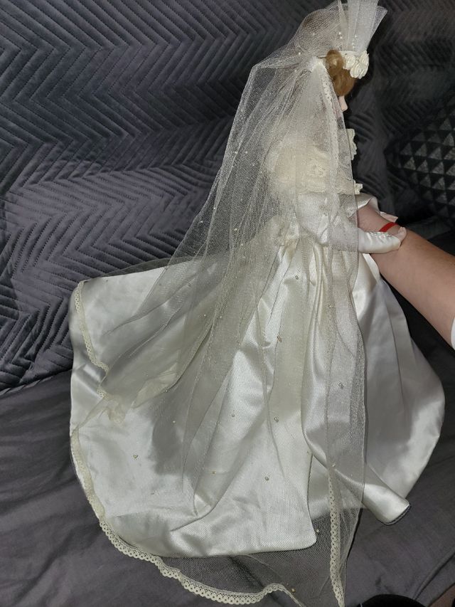 Muñeca Antigua,de porcelana vestida de Novia💖