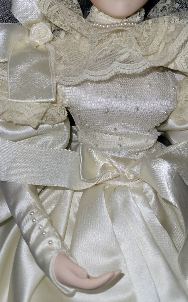 Muñeca Antigua,de porcelana vestida de Novia💖