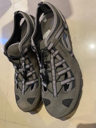 Quechua zapatillas trekking aventura de segunda mano por 30 EUR en  Barcelona en WALLAPOP
