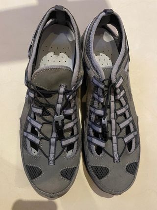 Quechua zapatillas trekking aventura de segunda mano por 30 EUR en  Barcelona en WALLAPOP