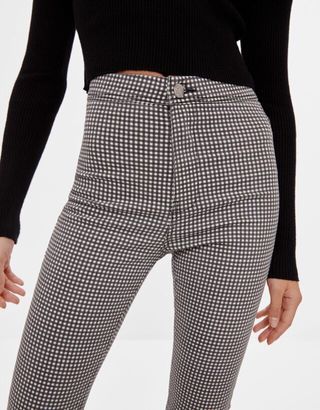 Pantalones de cuadros bershka de segunda mano por 7 EUR en Masquefa en  WALLAPOP