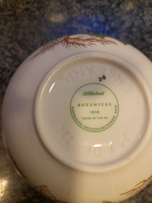 PLATERO O TACERO MADERA CON JUEGO DE TE INGLES.