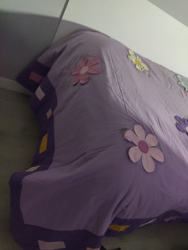 Colcha de Boutique y cojin