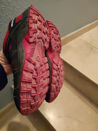 Bambas montañas salomon de segunda mano por 60 EUR en Sant Cugat del Vallès  en WALLAPOP