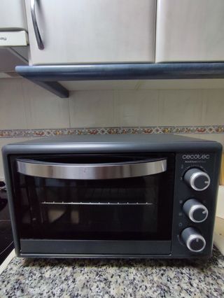 Horno sobremesa Cecotec 650 gyro de segunda mano por 35 EUR en Sant Boi de  Llobregat en WALLAPOP