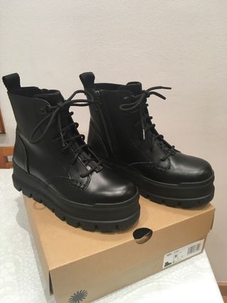 Botas militares Ugg de segunda mano por 90 EUR en Barcelona en WALLAPOP