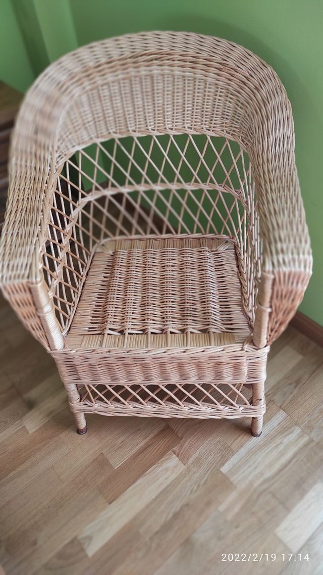 Sillón de mimbre artesano color claro