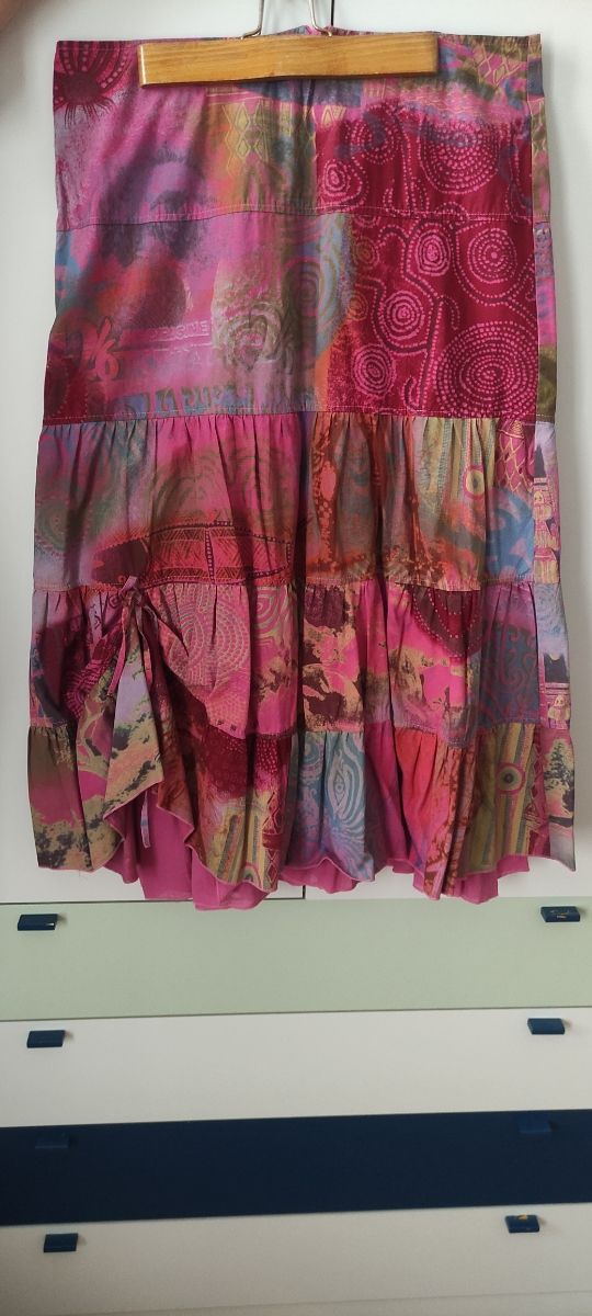 gonna a balze multicolore